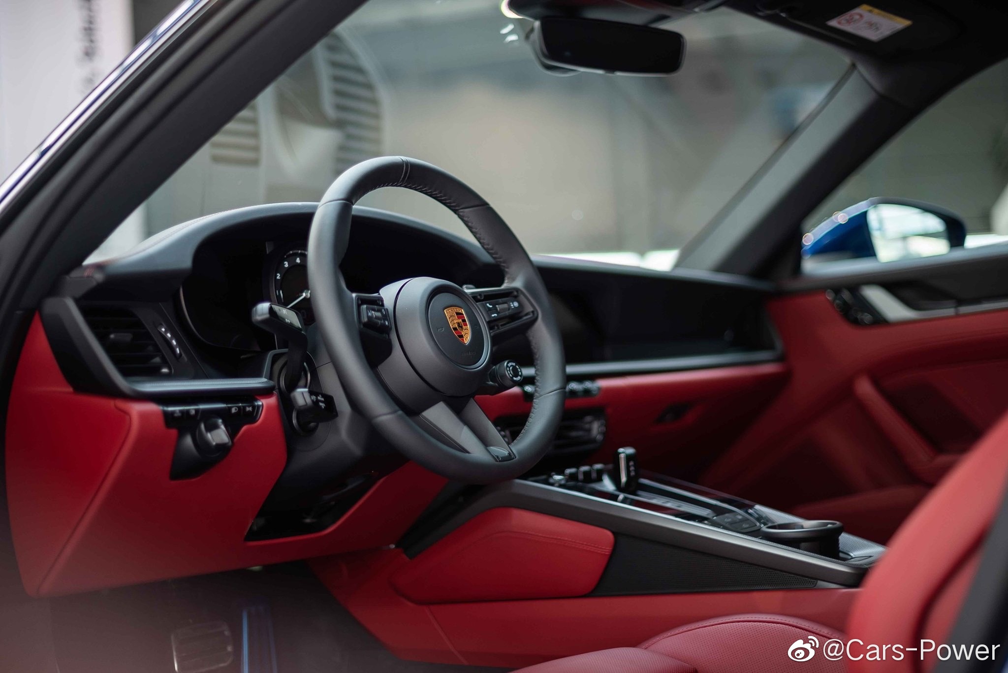 大蓝宝石一枚 保时捷911 Carrera S