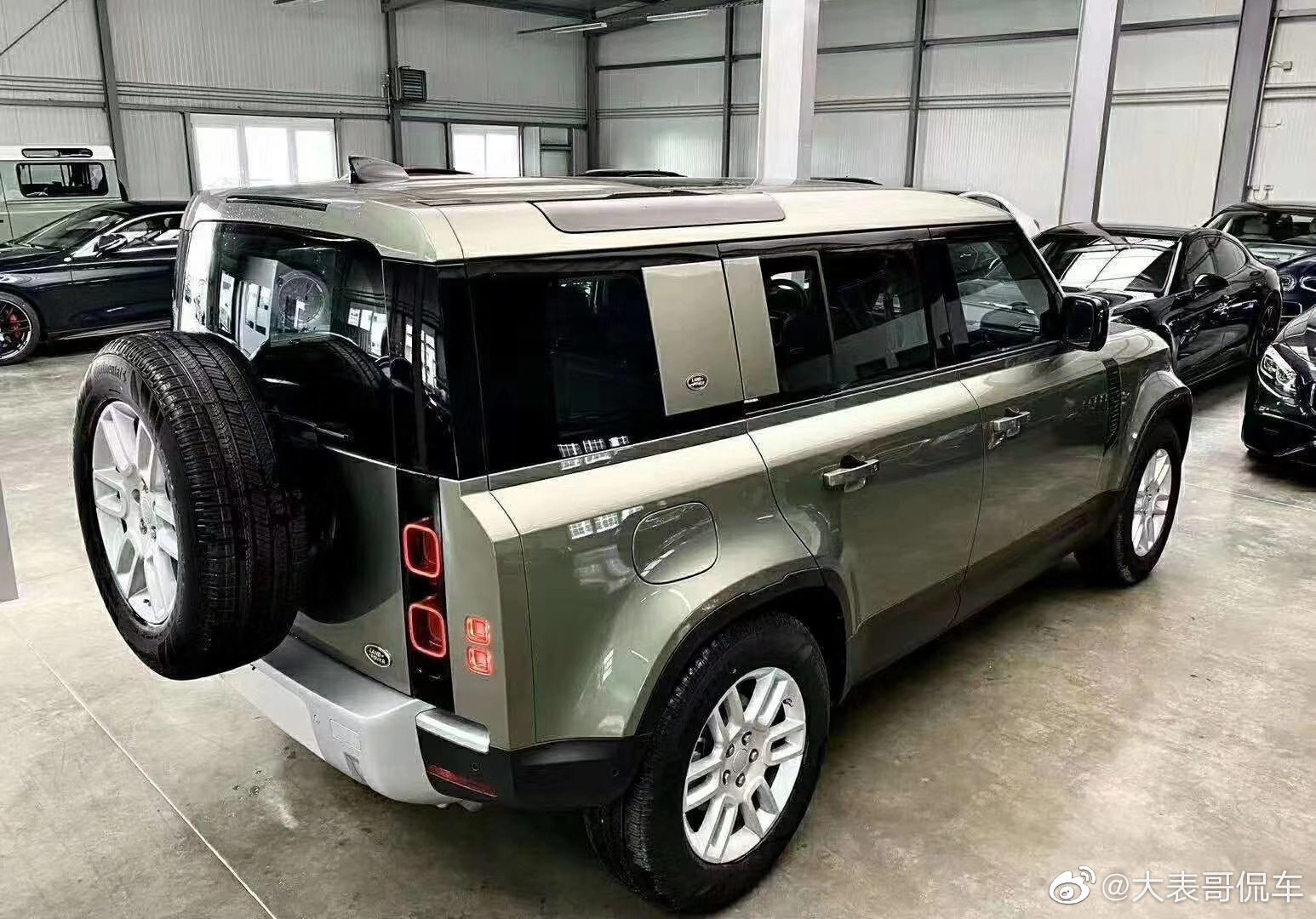 国六的路虎卫士，相比于老款车型，你更喜欢新款还是老款？