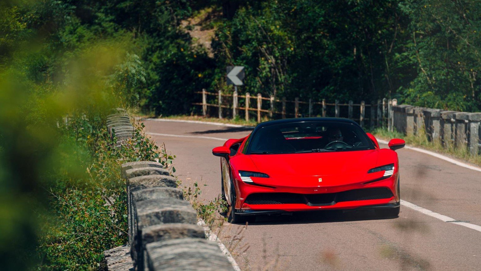 TopGear测试地表最强法拉利-SF90 Stradale