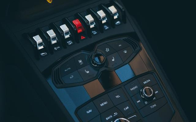 兰博基尼Huracan美图鉴赏，一台红色的小牛！