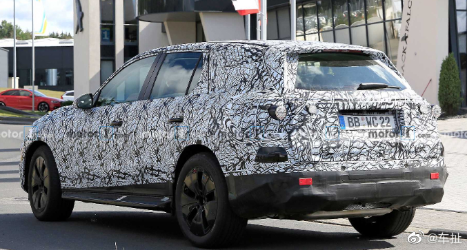 梅赛德斯最近更新了GLC的跨界车型