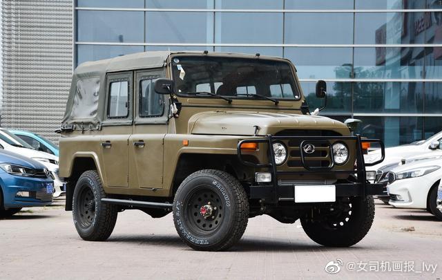 BJ 212，硬派越野SUV，7.77万搭非承载式车身+分时四驱