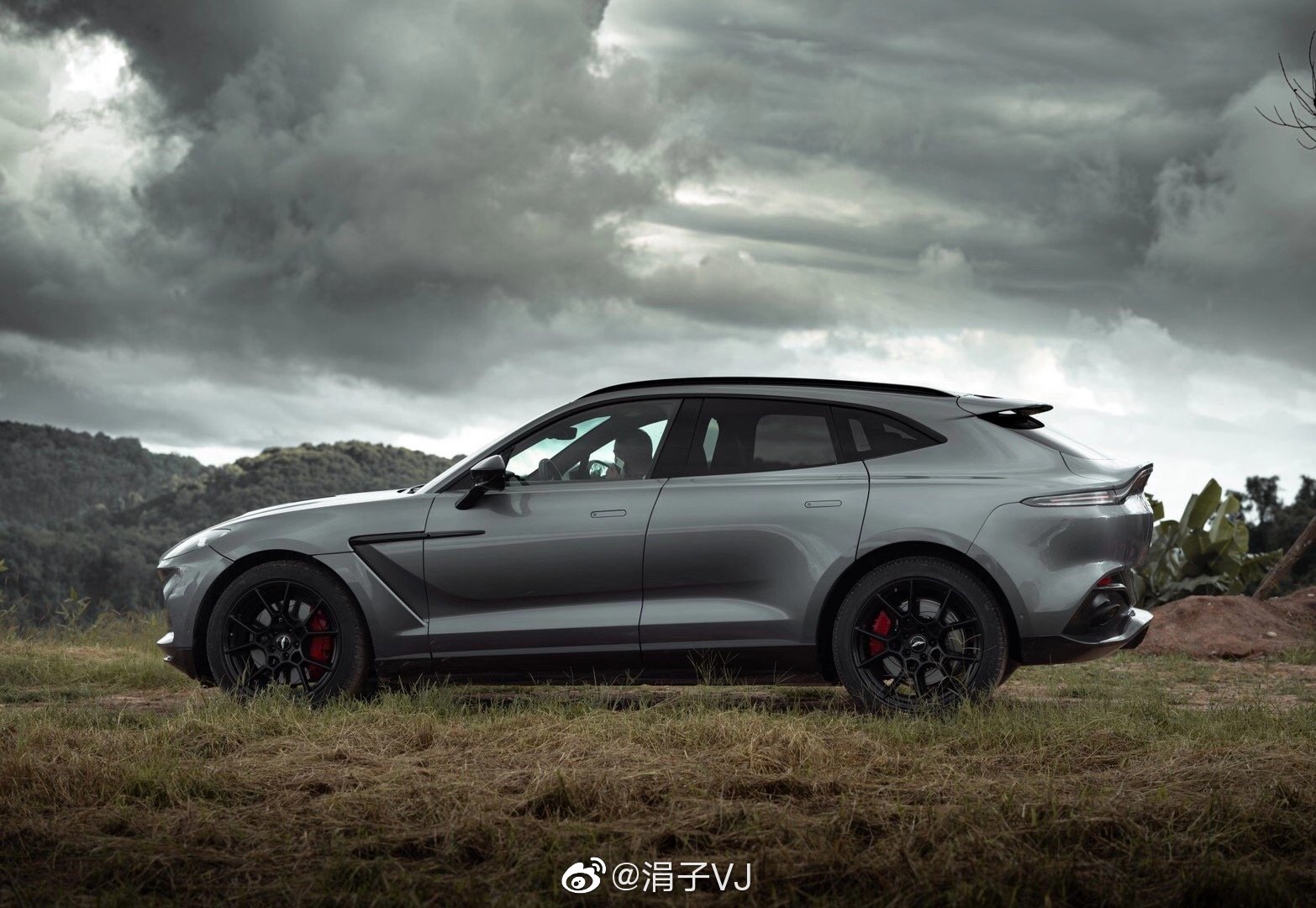 阿斯顿马丁的首款SUV DBX，超过预期的好开