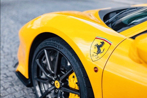 天亮了，太阳出来了…… Ferrari 488 Pista