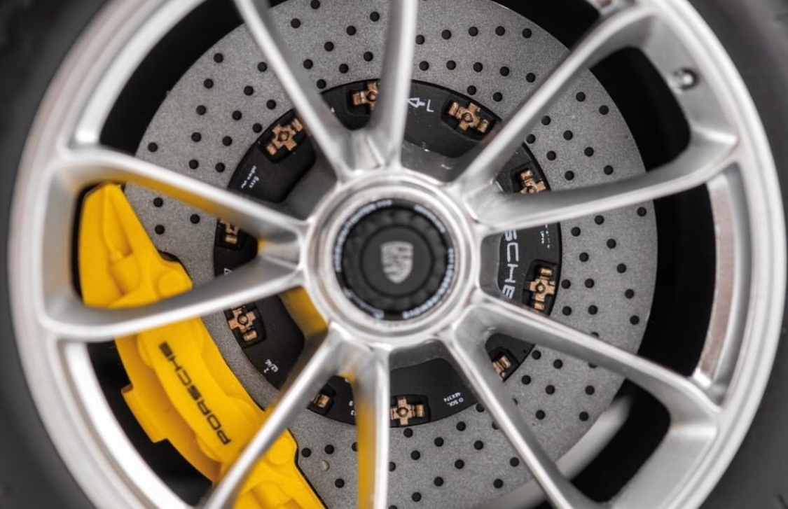 1:8迷你切保时捷911R 细节挺丰富