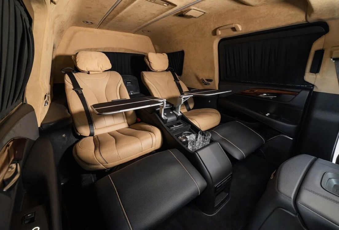 前脸好霸气，这大块头…… 凯迪拉克！