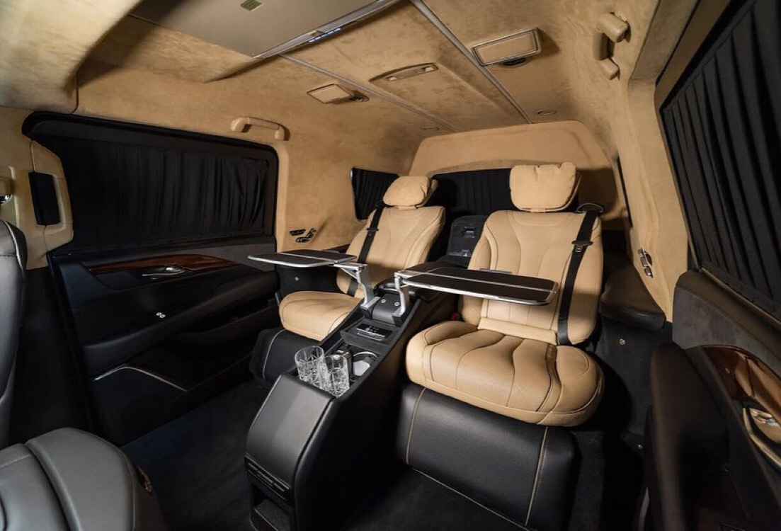 前脸好霸气，这大块头…… 凯迪拉克！