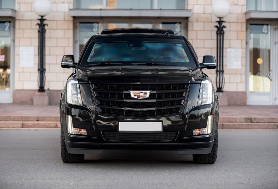 前脸好霸气，这大块头…… 凯迪拉克！