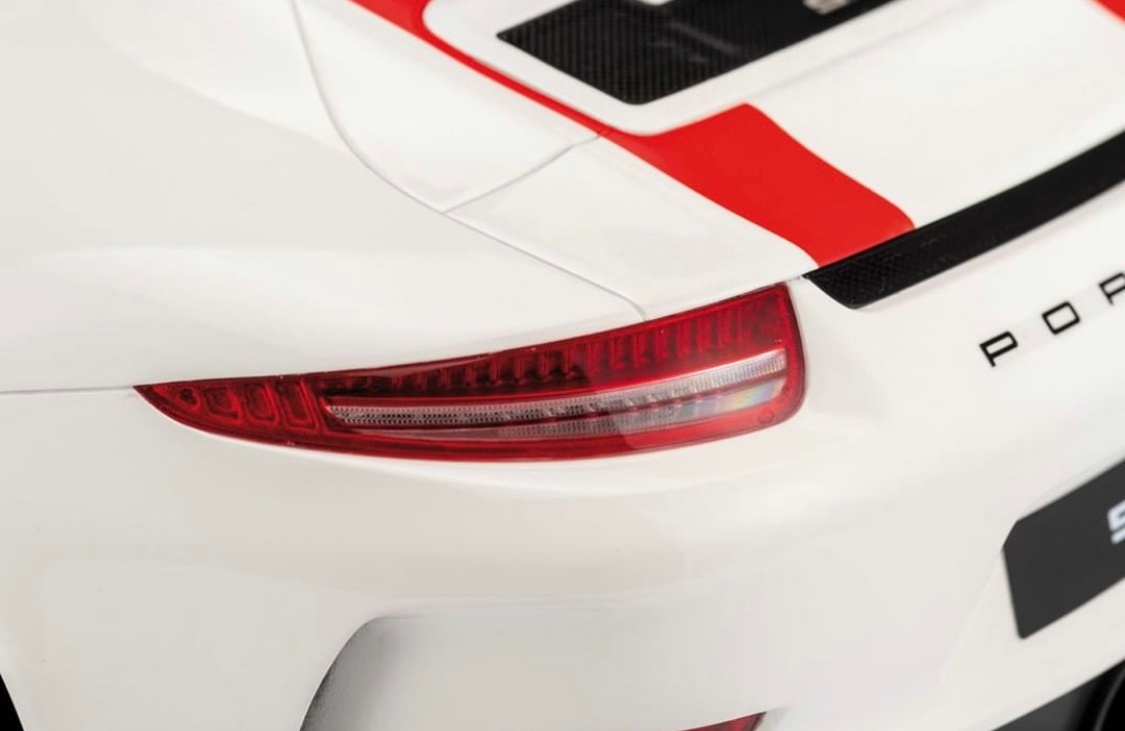 1:8迷你切保时捷911R 细节挺丰富