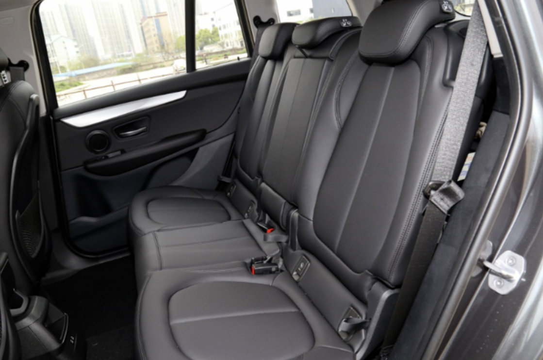 纯进口宝马七座MPV，前后独悬，顶配不足30万，却无人赏识