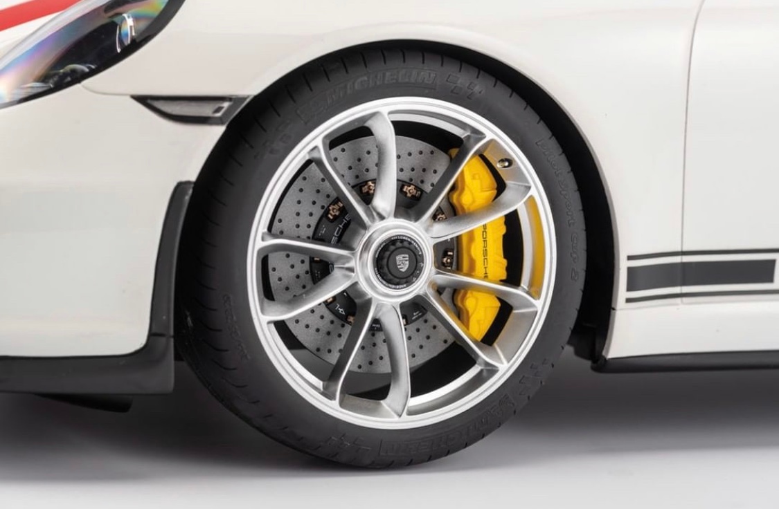 1:8迷你切保时捷911R 细节挺丰富