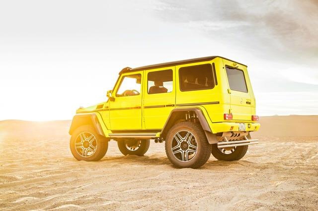 骚气绿色梅赛德斯奔驰大G在沙漠肆意狂奔