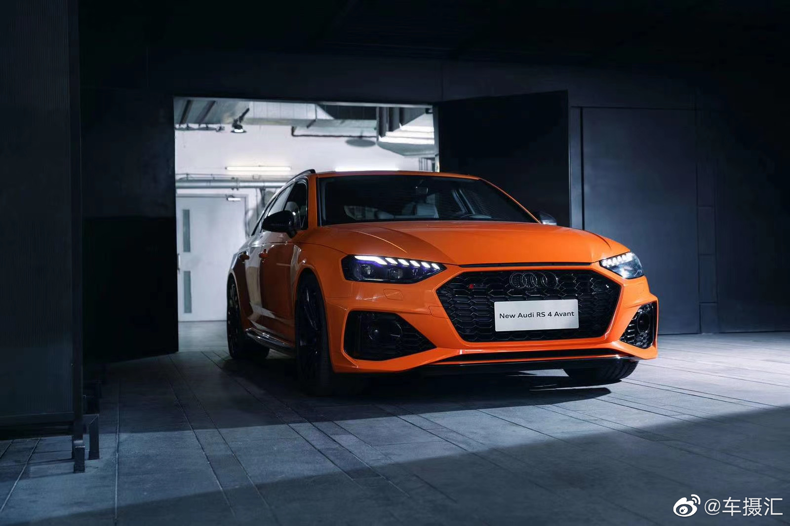 奥迪RS城市空中赛道，贴地飞行。