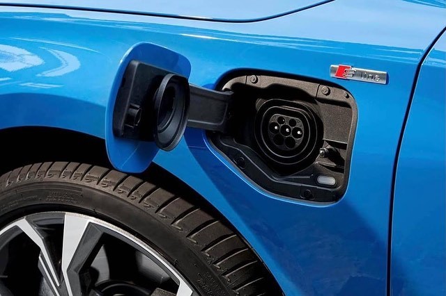 奥迪A3 sportback 插电混动版，最大马力204匹，最大扭矩350牛米