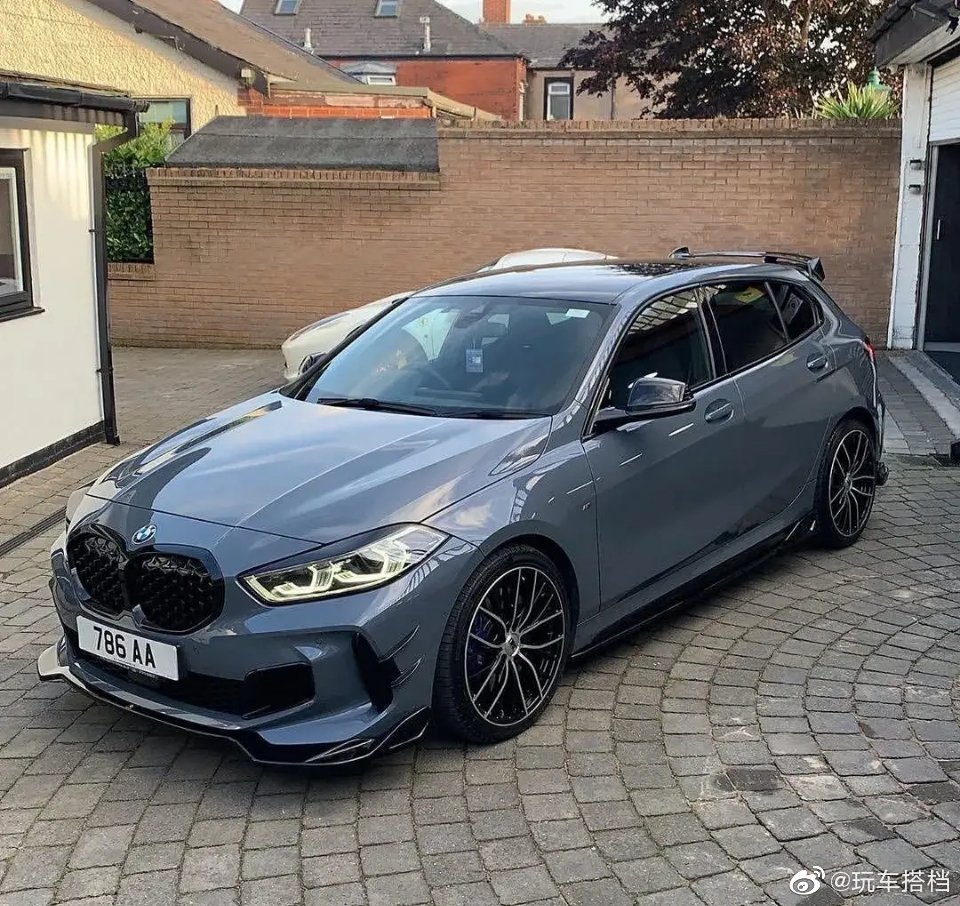 宝马新款前驱平台下的M135i，加了包围套件过后这颜值你给几分？