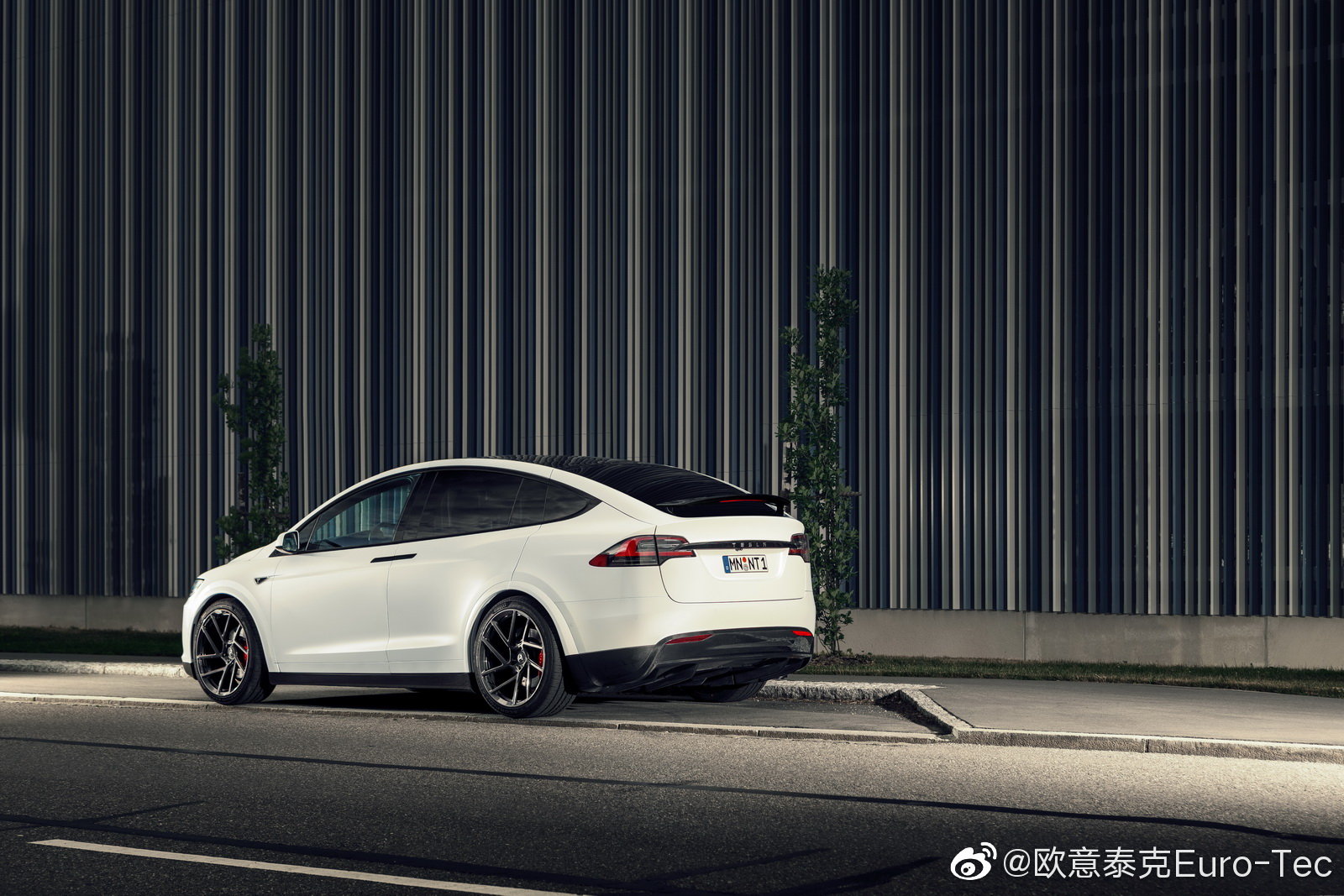 Novitec 升级特斯拉Model X 碳纤维外观套件