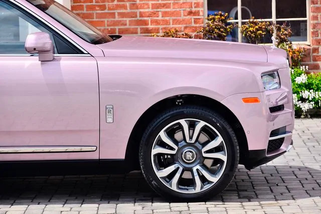 好看的汽车：劳斯莱斯，粉色有点甜