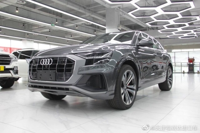 奥迪Q8 20款 3.0T S line 标配配置:底盘升降