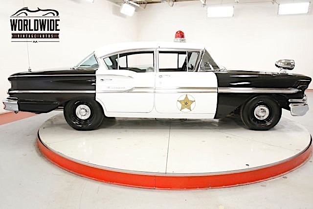 汽车美图：1958年款雪佛兰比斯坎警车