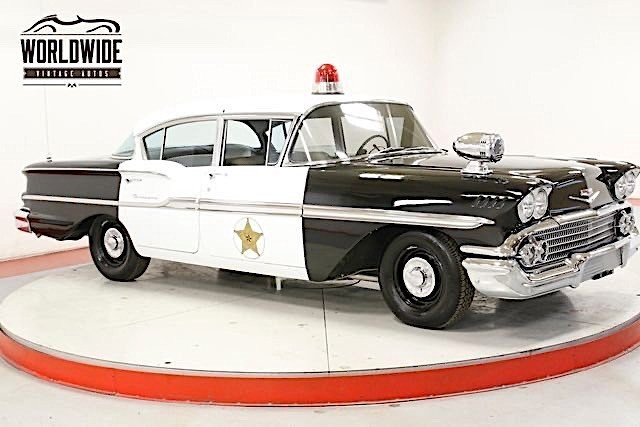 汽车美图1958年款雪佛兰比斯坎警车