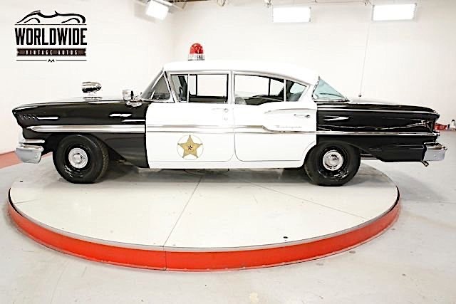 汽车美图1958年款雪佛兰比斯坎警车