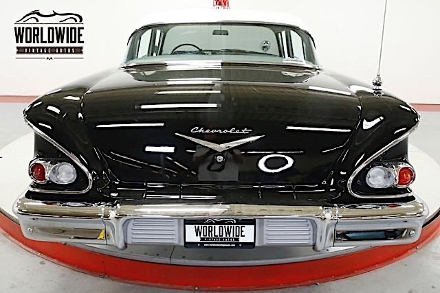 汽车美图：1958年款雪佛兰比斯坎警车