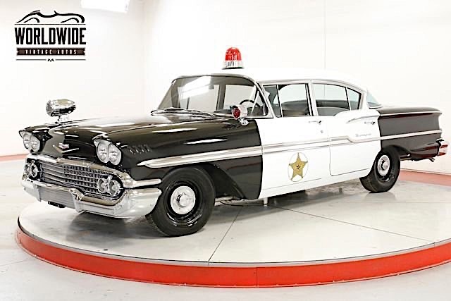汽车美图：1958年款雪佛兰比斯坎警车