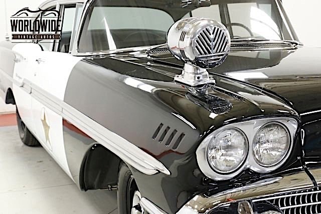 汽车美图：1958年款雪佛兰比斯坎警车