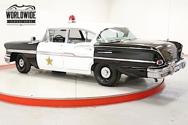 汽车美图：1958年款雪佛兰比斯坎警车