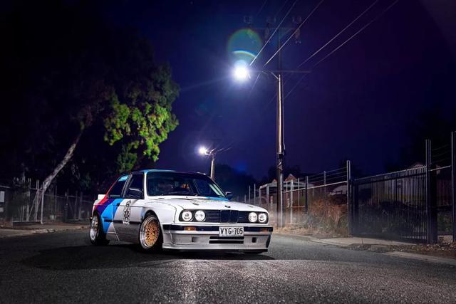 BMW E30移植V8发动机，Pandem宽体套件上身！