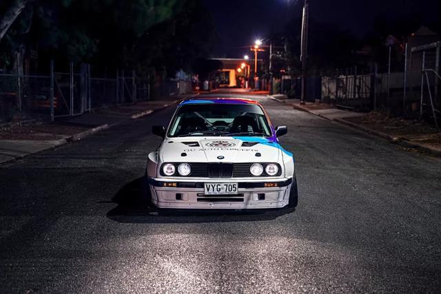 BMW E30移植V8发动机，Pandem宽体套件上身！