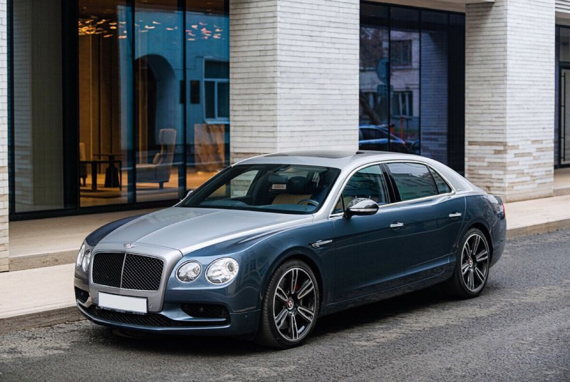 Bentley Flying Spur V8S,这双色车漆，这头枕，怎么样呢