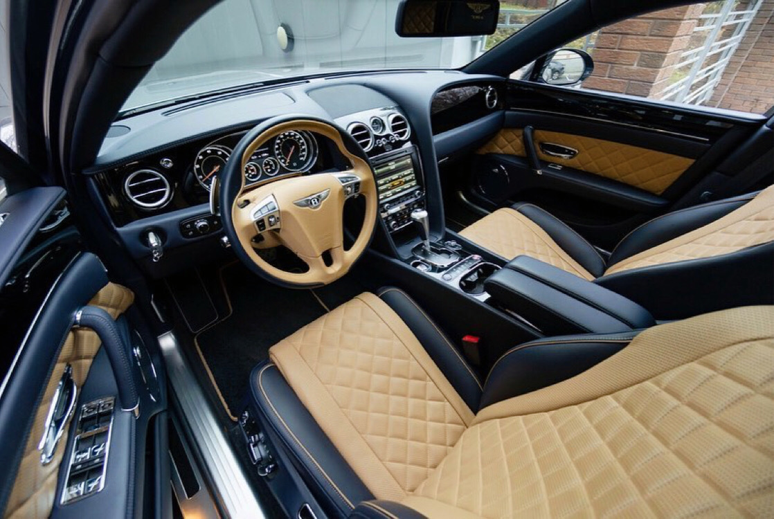 Bentley Flying Spur V8S,这双色车漆，这头枕，怎么样呢
