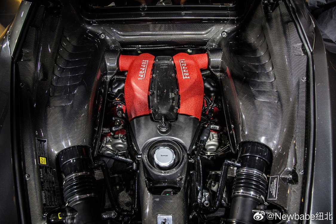 法拉利最强 V8 敞篷跑车 F8 Spider 售价 341.80 万元