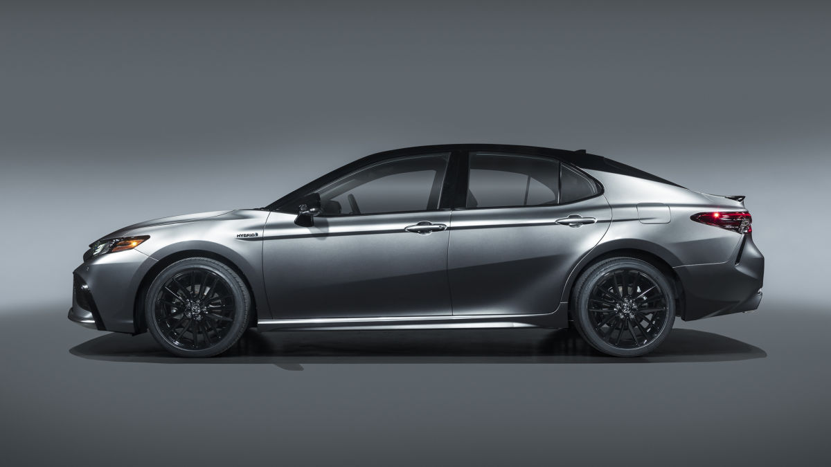 2021款丰田凯美瑞和凯美瑞hybrid混合动力版亮相