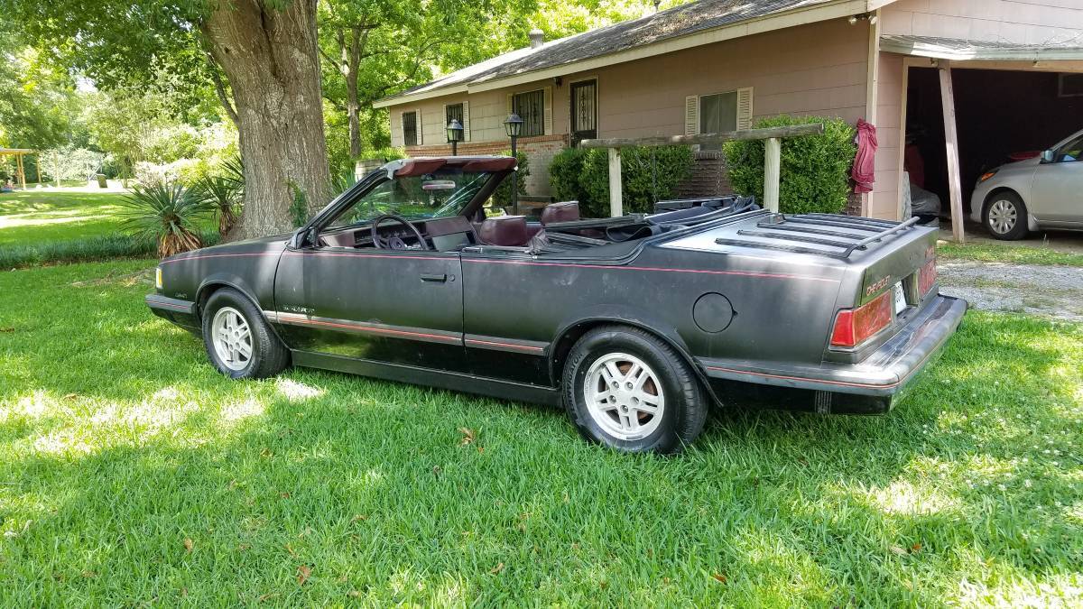 1986年款雪佛兰Celebrity Eurosport敞篷车。