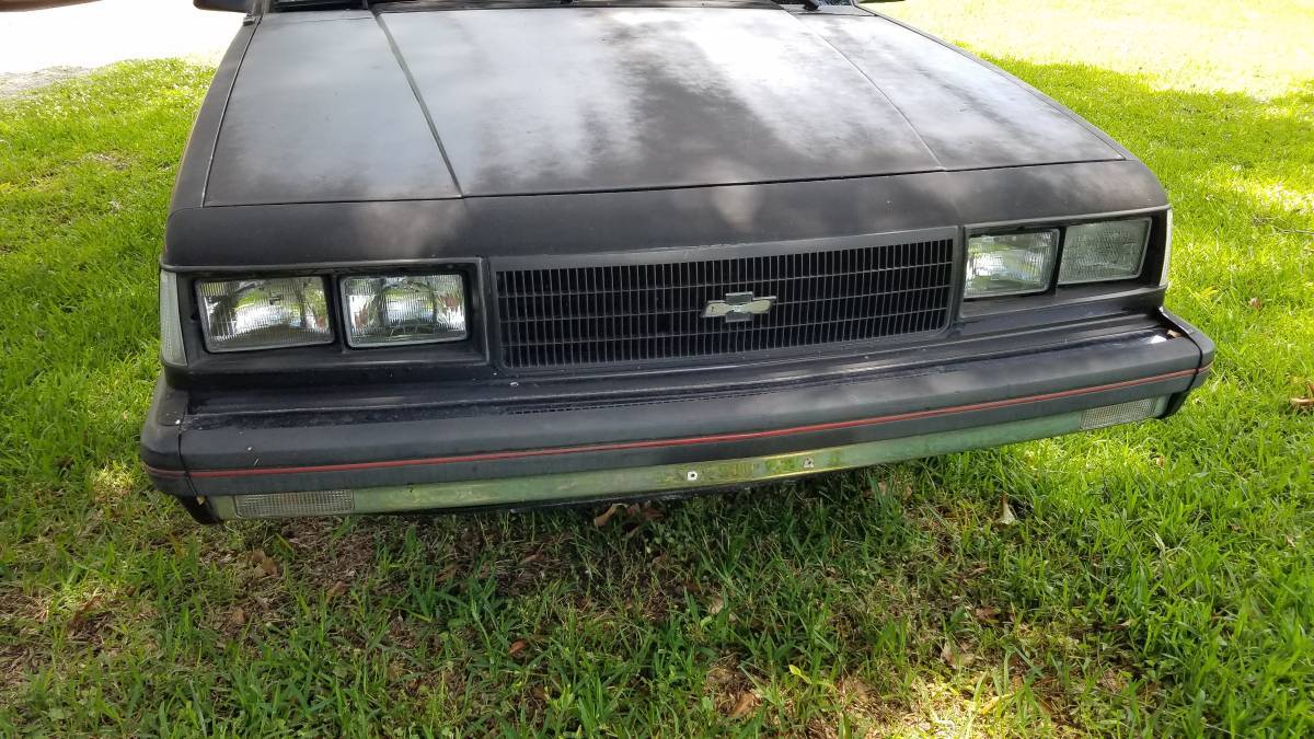 1986年款雪佛兰Celebrity Eurosport敞篷车。