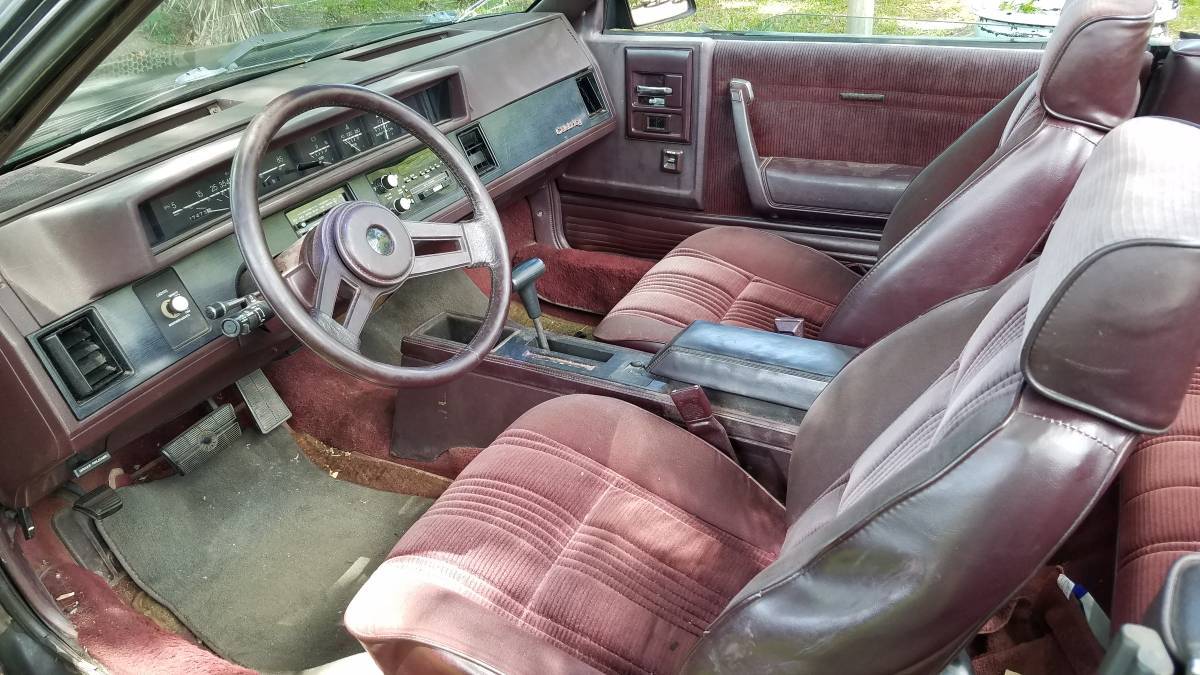 1986年款雪佛兰Celebrity Eurosport敞篷车。