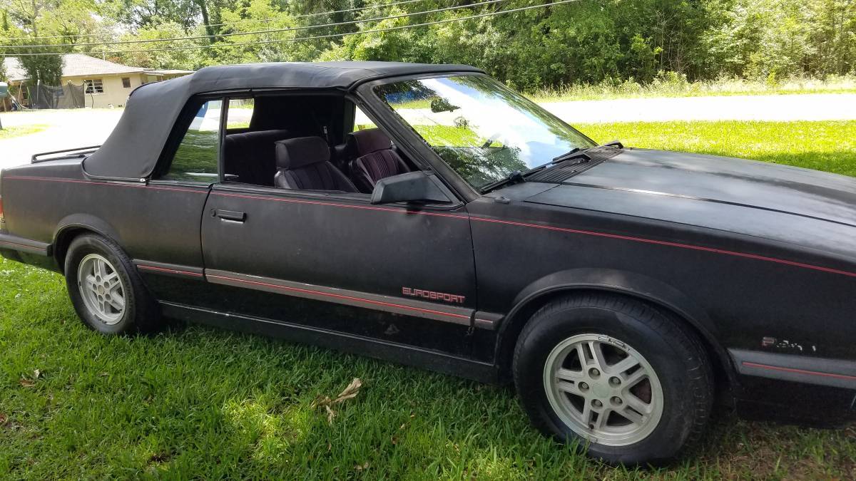 1986年款雪佛兰Celebrity Eurosport敞篷车。