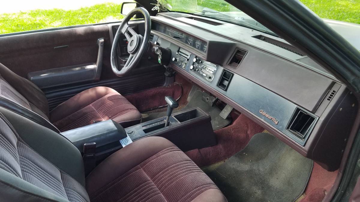 1986年款雪佛兰Celebrity Eurosport敞篷车。