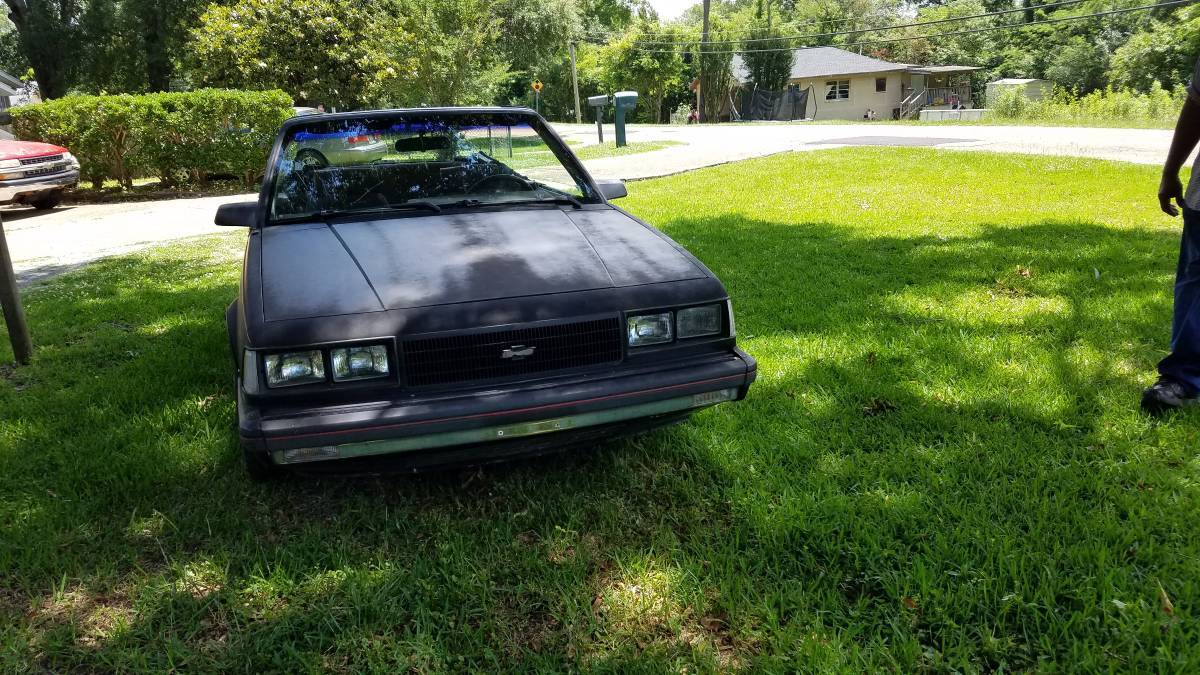 1986年款雪佛兰Celebrity Eurosport敞篷车。