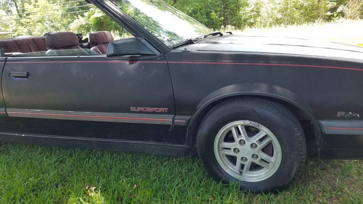 1986年款雪佛兰Celebrity Eurosport敞篷车。