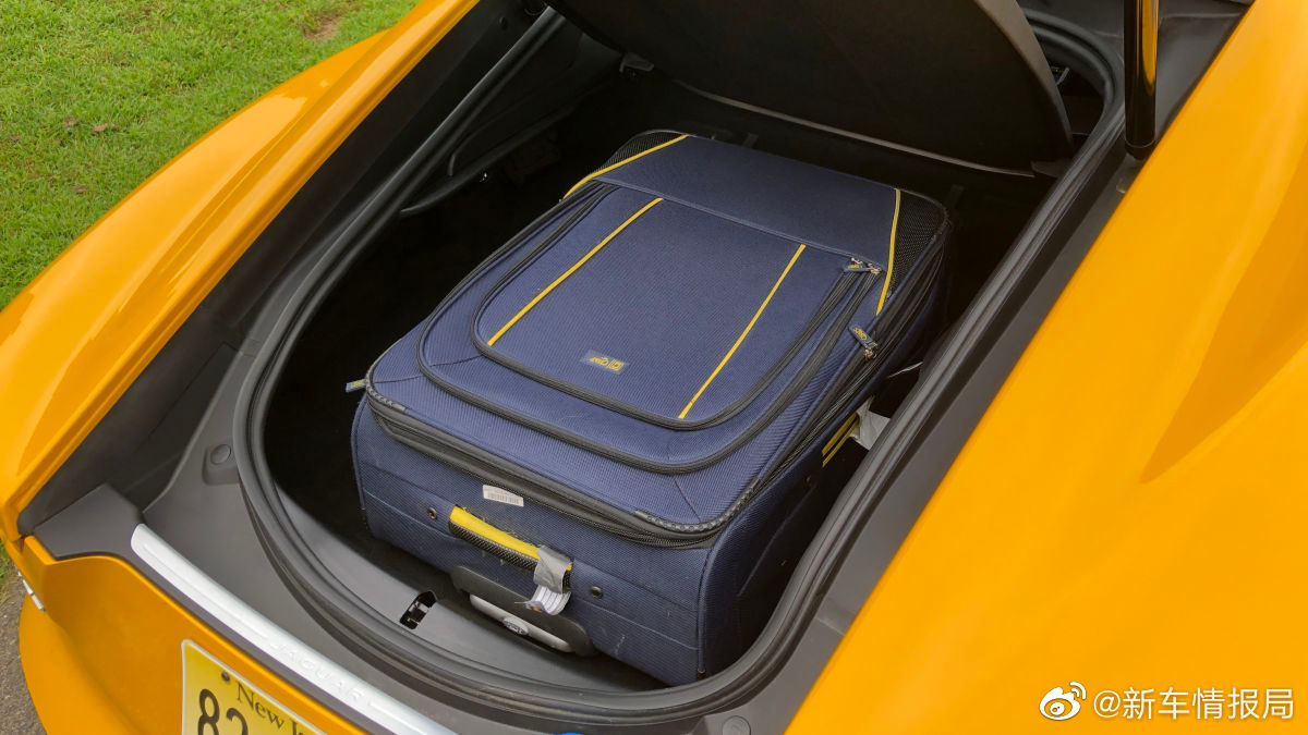 新话题，第一期先来看看2021款F-Type后备箱能装下啥