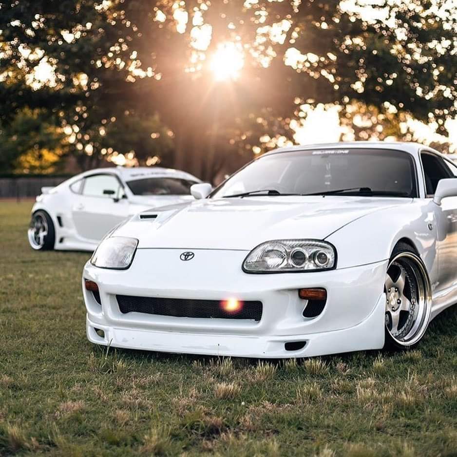 白色TOYOTA SUPRA MK4。当年的东瀛牛魔王！