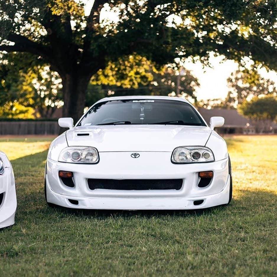 白色toyotasupramk4当年的东瀛牛魔王