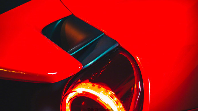 好看的汽车：Ferrari 488 Pist美炸了