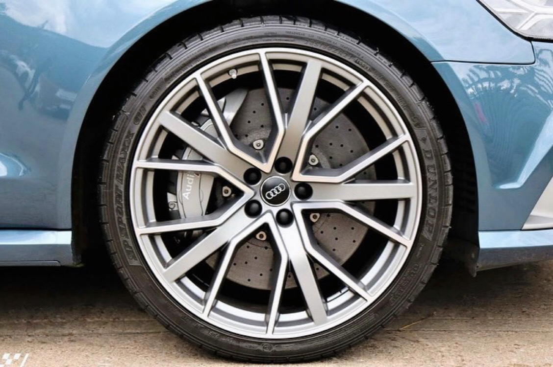 奥迪RS6 Avant，这个颜色让它看起来“人畜无害”