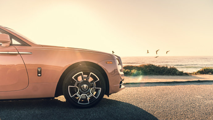 劳斯莱斯这粉粉嫩嫩的颜色，太好看了吧！