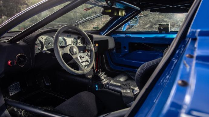 布加迪EB110 勒芒战车，原始的机械感味道十足 ！