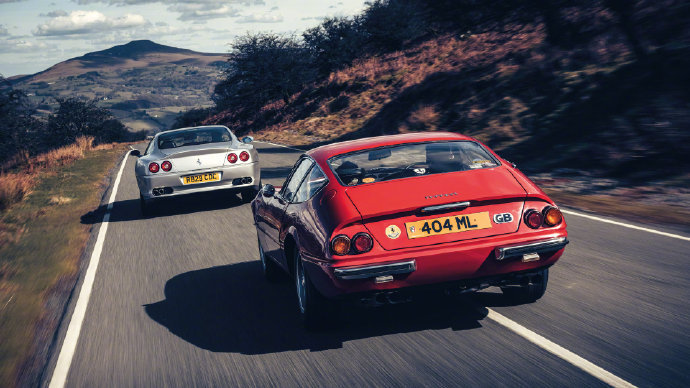 法拉利V12组团来袭 喜欢哪一台的风格？